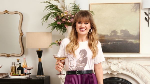 Kelly Clarkson’s living room features elegant 'conversational seating' – recreate the brilliant layout with her Wayfair NYC collection