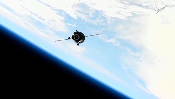 Robotic Russian Progress 89 cargo ship docks at ISS