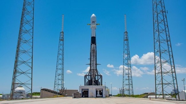 Watch 2 SpaceX rockets launch today in space doubleheader