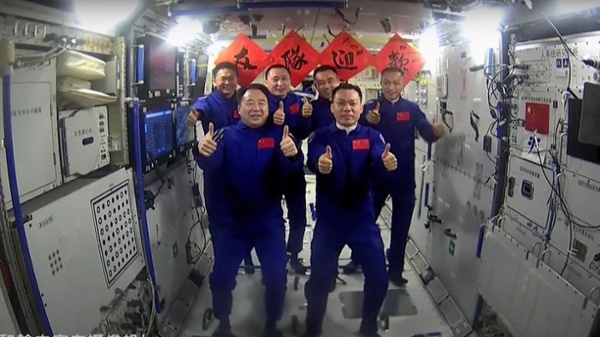 China's Shenzhou 17 astronauts arrive at Tiangong space station (video) *CHANGE ME*
