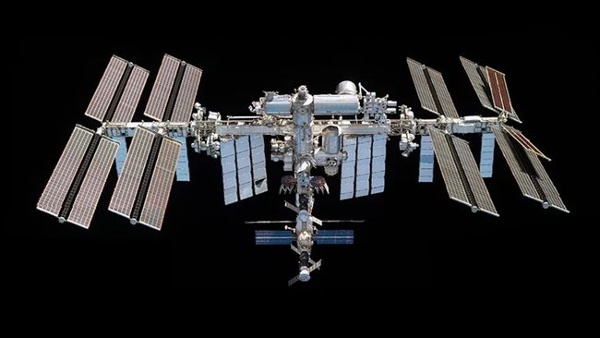 Space Station dodges 2nd piece of space junk in 6 days